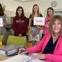 Bürgermeisterin Eva Karrer mit Marie Wagner, Laura Mandl, Anna Karrer und Sinja Piber