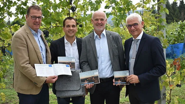 Pirker, Angerer, Domenig und Fertala (von links) mit dem neuen Schulungsprogramm