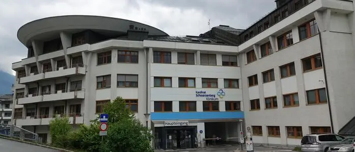 Am 3. Juli wurde ein Kooperationsvertrag mit dem Kardinal Schwarzenberg Klinikum in Schwarzach unterzeichnet