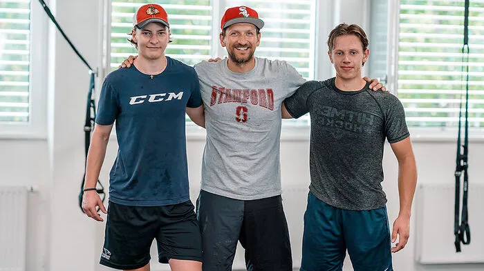 David Maier, Off-Ice-Trainer Philipp Pinter und Marco Rossi