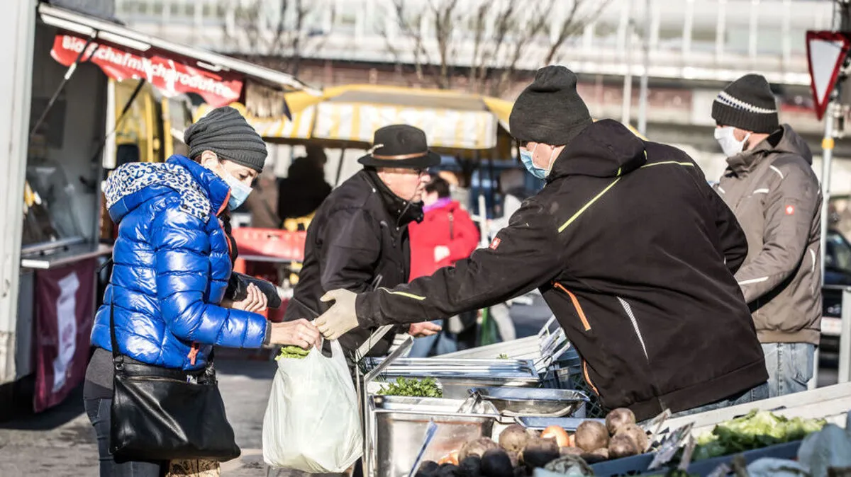 Der Wochenmarkt in Villach ist gut besucht