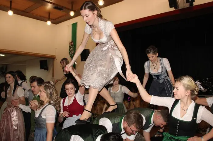 Wer noch zu wenig durchgeschwitzt war, konnte in der Disco bei heißen Rhythmen tanzen, bis die Sohlen rauchten. 