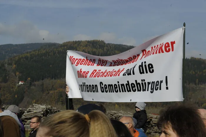 Außerdem sehen Vertreter der Bürgerinitiative keine Notwendigkeit für den Bau eines weiteren Krematoriums in der Steiermark. Und auch mangelnde Transparenz wird den sechs Stadtwerke-Betrieben vorgeworfen, die das Krematorium bauen wollen.