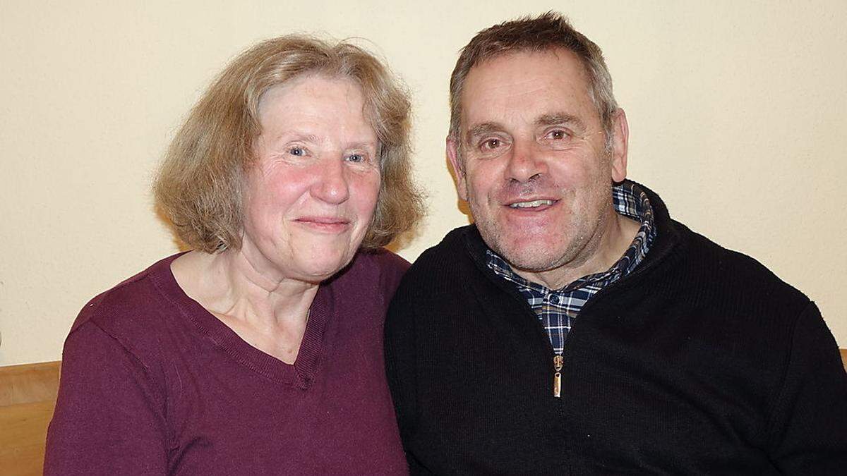 Rosa und Heinz Vanek tragen seit 27 Jahren Zeitungen aus