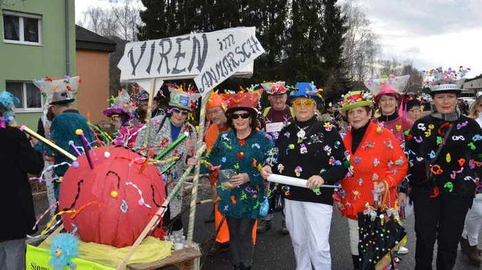 Neben den bunten Viren, die den Proleber Faschingsumzug aufwirbelten, wurden noch unzählige andere kreative Kostüme zur Schau gestellt.