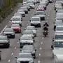 Paris, France, September 11 2025 - Cars drive on the A86 urban highway in the Paris region. The European Commission is set to review the planned ban on combustion engine vehicles in 2035, under pressure from manufacturers who are hoping for a relaxation of this environmental measure. ECONOMIE, MOTEUR THERMIQUE, MOTEURS A COMBUSTION, ILLUSTRATION, AUTOROUTE URBAIE A86, GENERIQUE, ILE DE FRANCE, POLLUTION DE L AIR, TRAJET, TRANSPORT, VOITURE, AUTOMOBILE, AUTOMOBILISTES, FRANCILIENS, ENVIRONNEMENT, ECOLOGIE, RECHAUFFEMENT CLIMATIQUE, CHANGEMENT CLIMATIQUE, GAZ A EFFET DE SERRE, BILAN CARBONE, CONSTRUCTEURS AUTO, VOITURES ELECTRIQUES, HEURE DE POINTE, EMBOUTEILLAGES, BOUCHONS, DEPARTS EN VACANCES, MOTO, MOTARDS PUBLICATIONxNOTxINxFRA Copyright: xVincentxIsorex