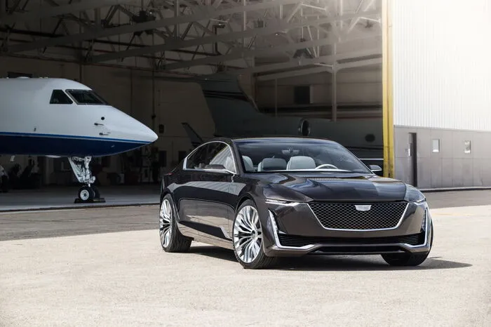 Der Escala verfügt über ein neues, weiterentwickeltes Cadillac-Design, das bald in die Produktionsmodelle einfließen wird. Dazu gehört auch ein neuer Look der vertikalen Beleuchtung von Cadillac, ein Markenzeichen seit 1948. Verwendet wird jetzt eine organische Leuchtdiode (OLED).