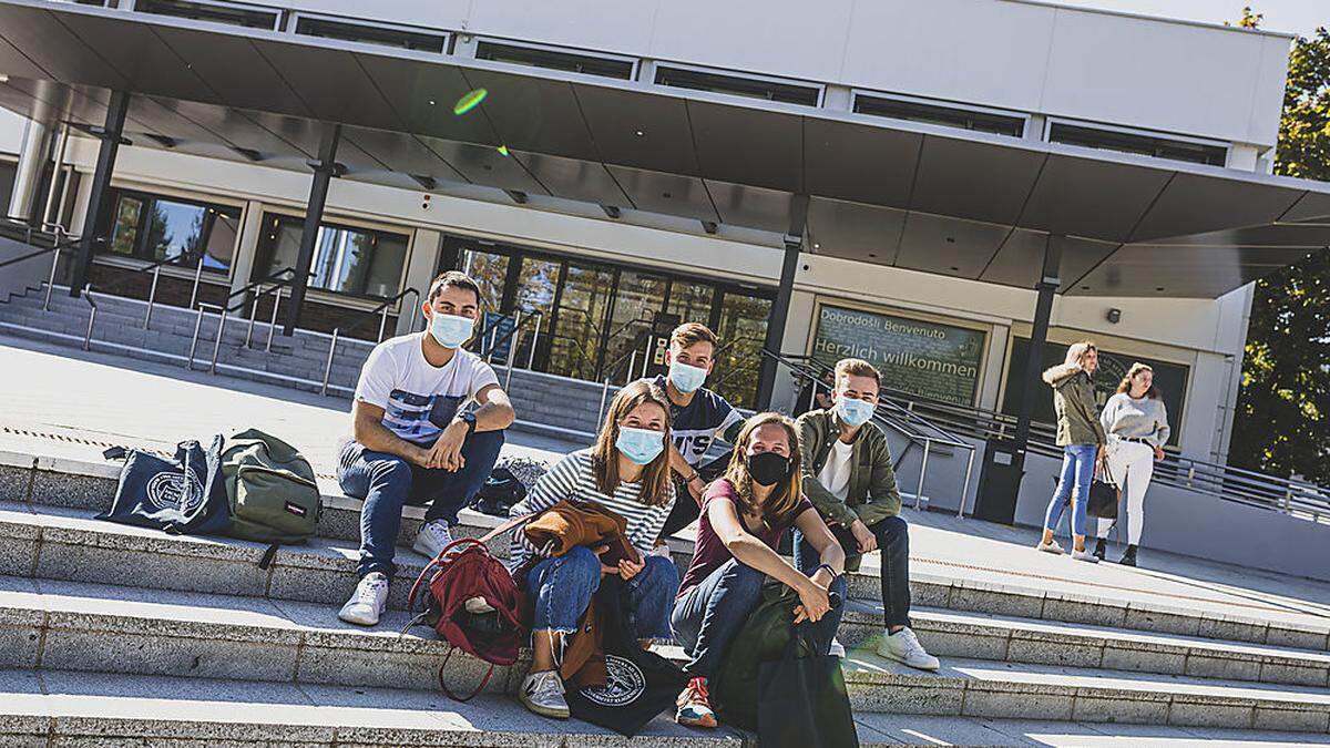 Die Unis und Hochschulen sollen sich wieder mit Leben füllen, wenn auch mit Maskenpflicht (Symbolfoto)