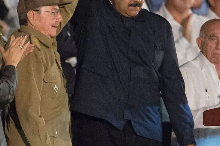 Venezuelas Präsident Nicolas Maduromit Raul Castro