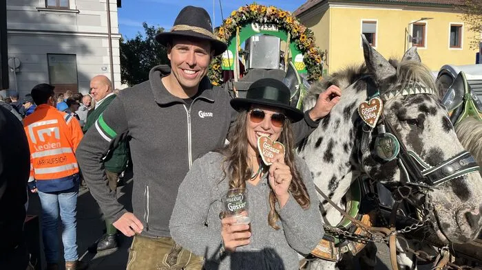 Katrin Wöhry mit Bruder Thomas Wöhry beim Bieranstich und der Eröffnung des Kirtags in Göss