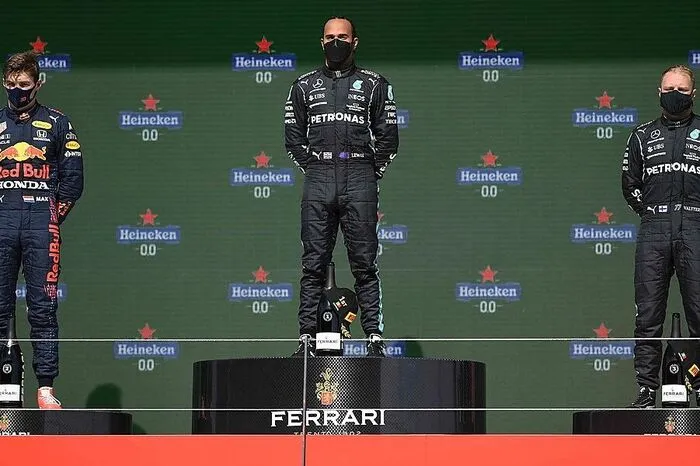  Lewis Hamilton (GBR) - Mercedes-AMG Max Verstappen (NED) - Red Bull Honda Valtteri Bottas (FIN) - Mercedes-AMG  Hier kommen Sie zum Rennbericht!