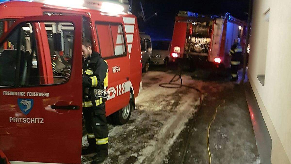 Die Feuerwehr musste die Wohnungstür gewaltsam aufbrechen