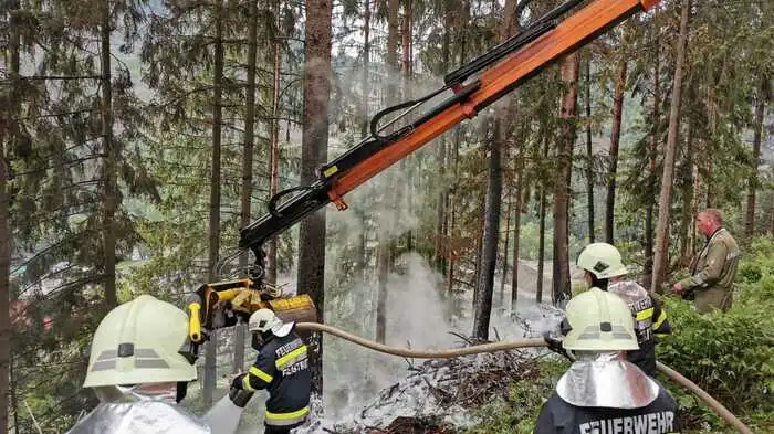 Am Mittwoch wurden um 16.54 Uhr die Freiwilligen Feuerwehren Kraubath an der Mur, Feistritz bei Knittelfeld und St. Lorenzen bei Knittelfeld bei strömenden Regen zu einem Waldbrand auf der Gulsen gerufen.