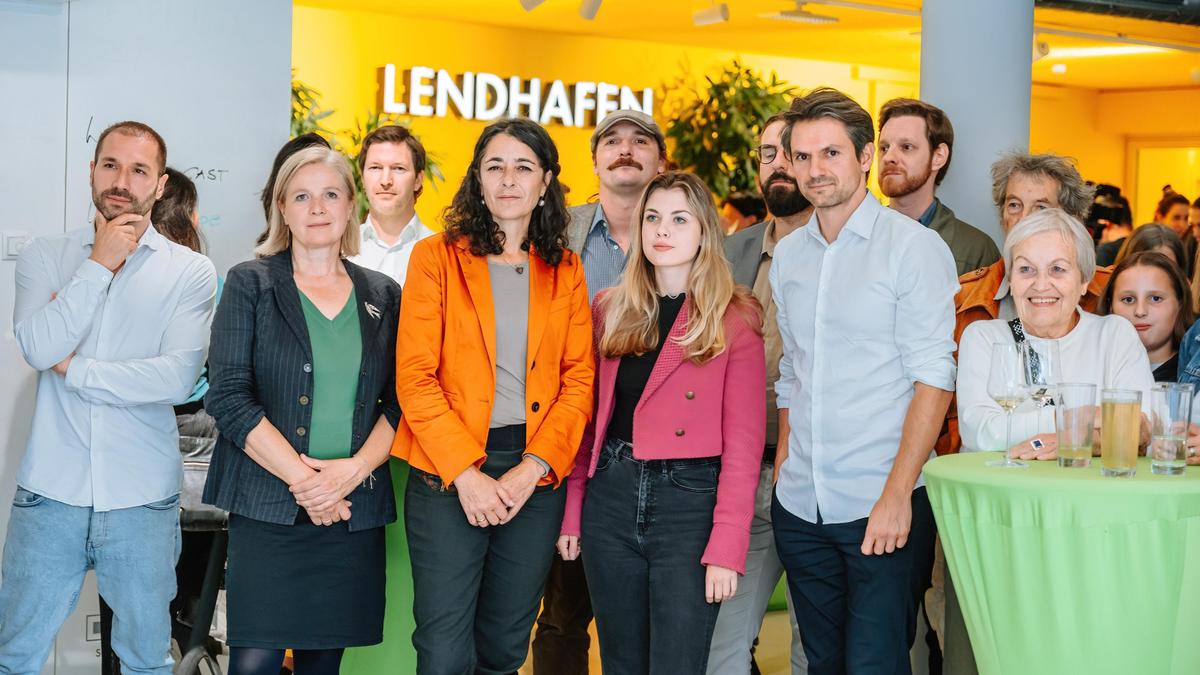 Enttäuscht, aber nicht am Boden zerstört: Die Parteispitze der steirischen Grünen im Lendhafen in Graz