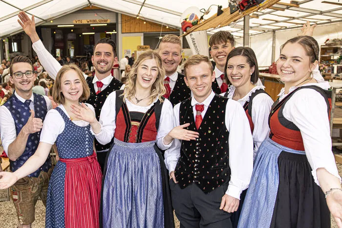 Die Volkstanzgruppe lud zum gelungenen Frühlingsfest.
