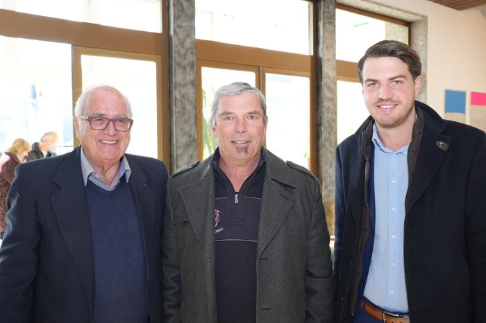 Dante Alighieri Präsident Gert Thalhammer mit Museumsdirektor Hartmut Prasch und Landtagsabgeordneten Luca Burgstaller 