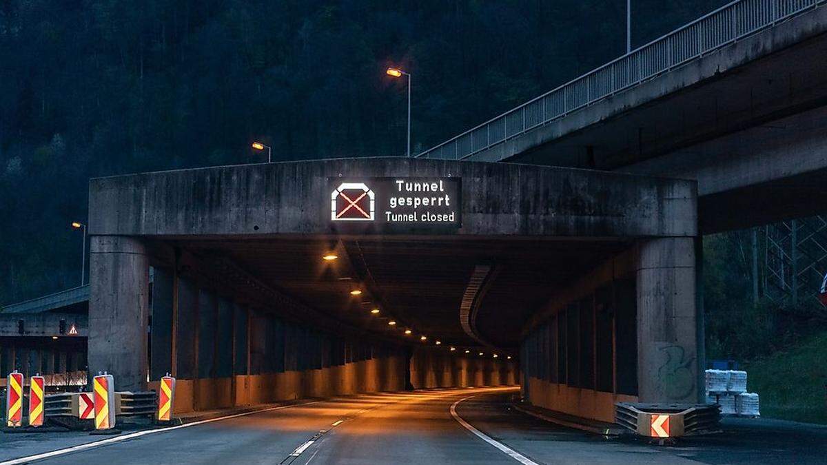 Der Plabutschtunnel in Graz ist neuerdings gesperrt. Der Verkehr muss durch das Stadtgebiet umgeleitet werden