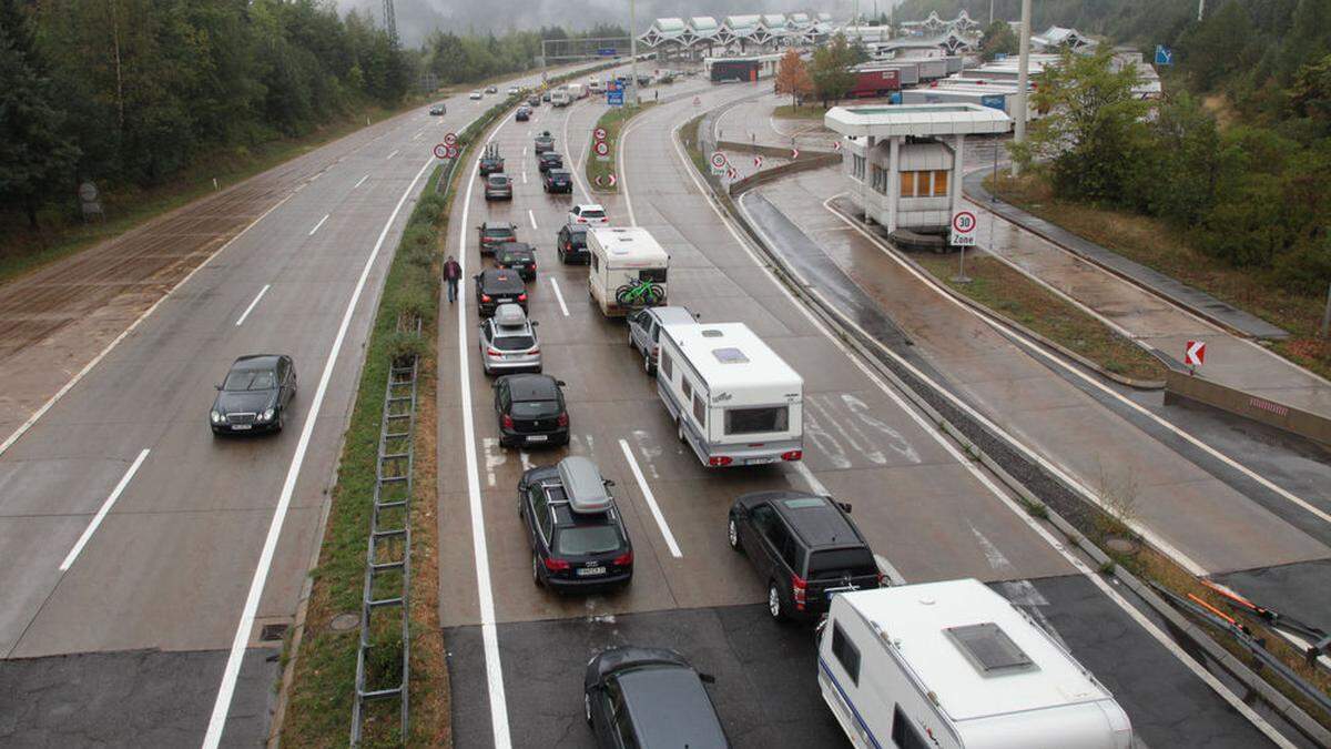 Stau-Punkt Karawankentunnel