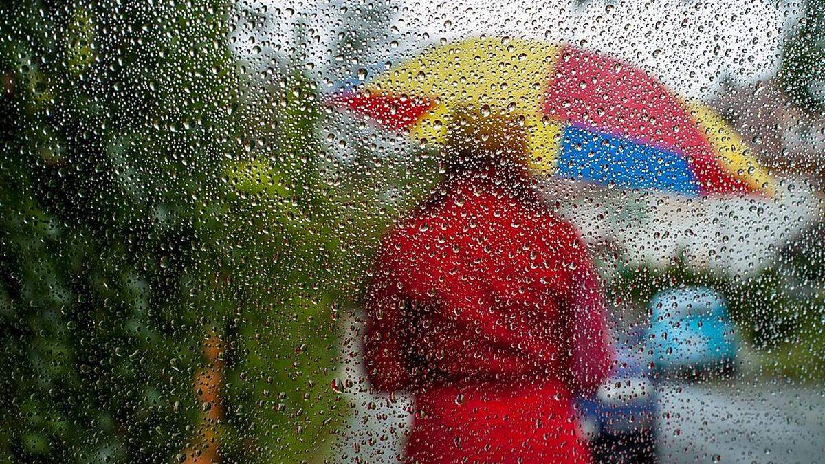 Der Regenschirm sollte weiterhin ein Begleiter sein 