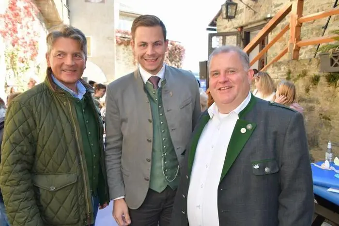 Unter den Ehrengästen befanden sich neben den neuen Friedensmedaillenträgern auch Albert Brunner (Niederwölz) und  Klaus Kollau (Schöder).