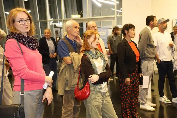 Klicken Sie sich durch weitere Fotos der Ausstellungseröffnung!