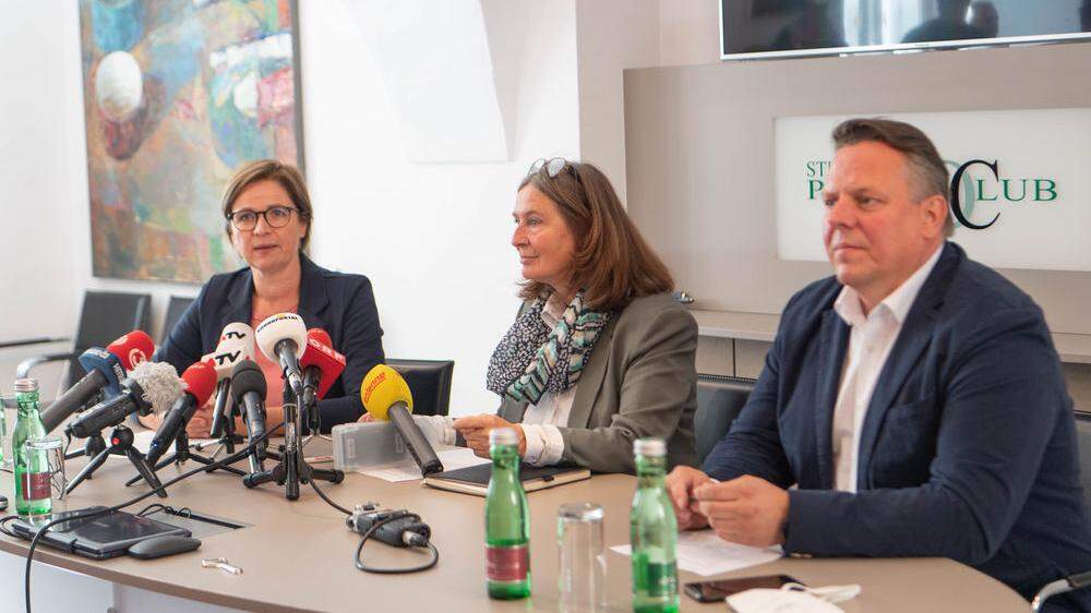 Judith Schwentner (Grüne) und Elke Kahr (KPÖ) sind auf die vier Stimmen der SPÖ von Michael Ehmann angewiesen