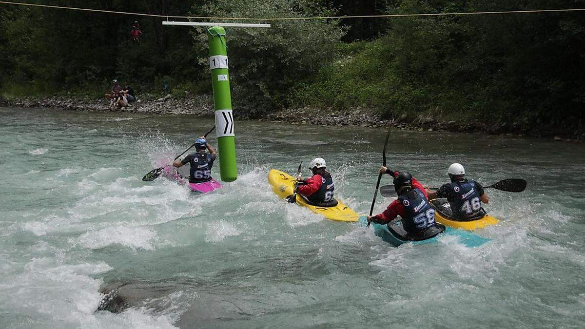 Der Kajakclub veranstaltete in Lienz ein Kajakcross-Rennen