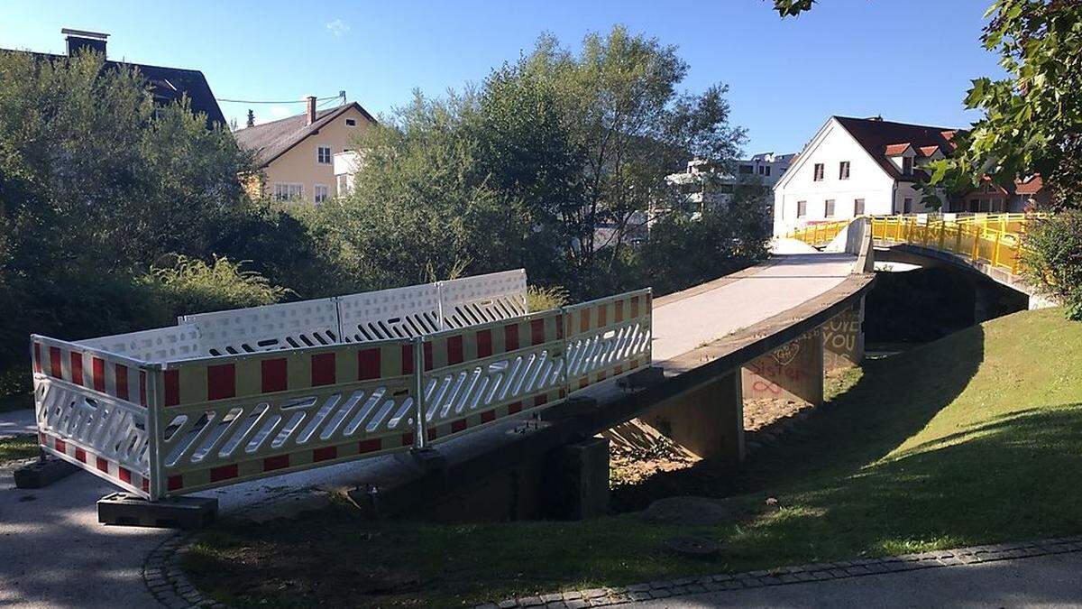 Bis 4. Oktober bleibt der Gehweg entlang der Hammerbrücke in Wolfsberg gesperrt