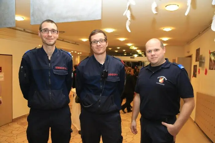 Nach der von der Tanzschule Glauninger einstudierten Polonaise und der Eröffnung des Balls durch Schulleiter Wilhelm Pichler rockten hunderte Ballbesucher zu den Klängen von „Hakuna Matata“ und DJ PL Soundpark bis in die frühen Morgenstunden.