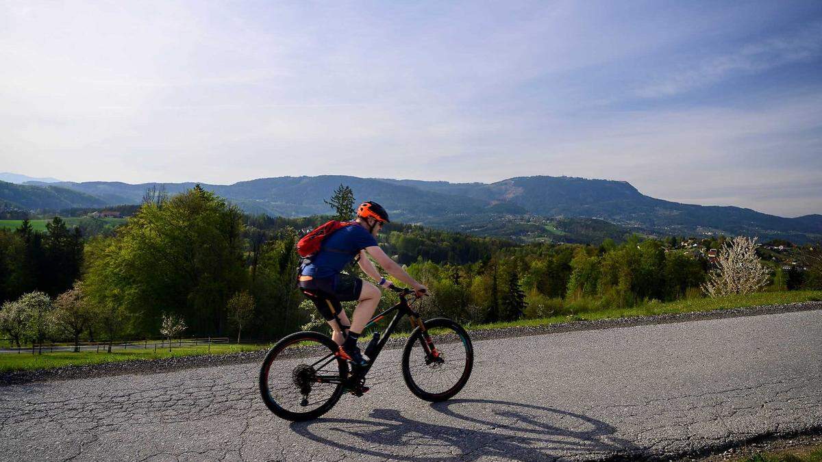 Schöne Panoramen erwarten Sie entlang der Hügellandtour!