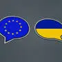 Sprechblasen mit der EU-Flagge und der ukrainischen Flagge