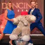 Noch mit einer Discokugel und einem Plüsch-Babyelefanten  Abstand: das neue Tanzpaar Michi Kirchgasser & Vadim Garbuzov