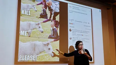 Welche Chancen und Risiken soziale Medien für Unternehmen bergen, erklärte Ingrid Brodnig in Weiz