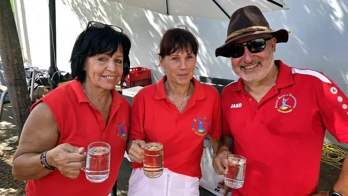 Der Freizeit-, Kultur- und Traditionsverein Loipersdorf veranstaltete seinen traditionellen Frühschoppen am Dorfplatz von Bad Loipersdorf und durfte sich über einen vollen Erfolg freuen. 