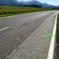 Hier auf der Bleiburger Straße (B81) nahe der Ortschaft Traundorf kam es zum tödlichen Unfall