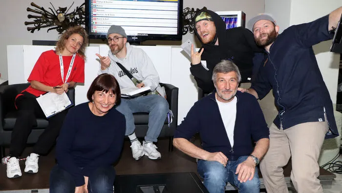 Am Foto vorne von Links: Vom "kultur forum amthof"die Präsidentin 2021/22: Hanni Gerretsen-Sonvilla und Kurt Sick, dahinter die Judges am Samstag.
