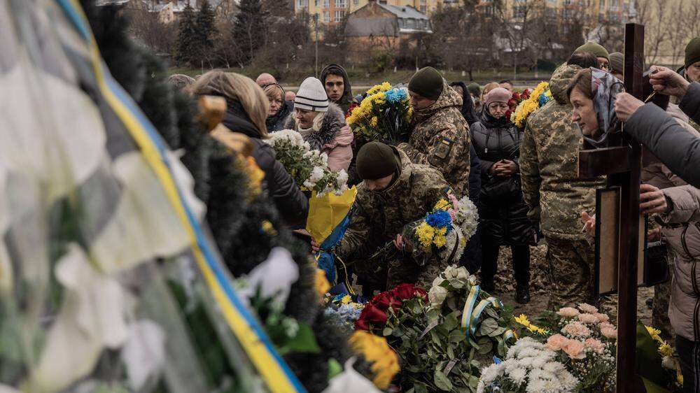 Der Krieg bringt unermessliches Leid mit sich. Die Menschen in der Ukraine sehnen sich danach, wieder in Sicherheit und Frieden in ihrer Heimat leben zu können