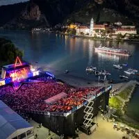Beeindruckende Kulisse: Die Starnacht aus der Wachau geht direkt am Ufer der Donau über die Bühne