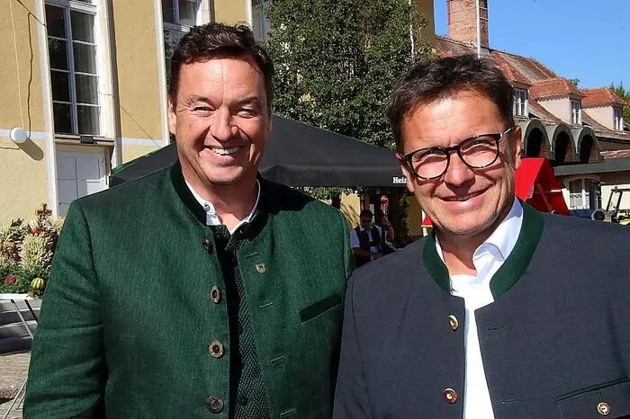 Unter den vielen Besuchern waren auch Bürgermeister Jochen Bocksruker (l.) und Stadtrat Andreas Albrecher.