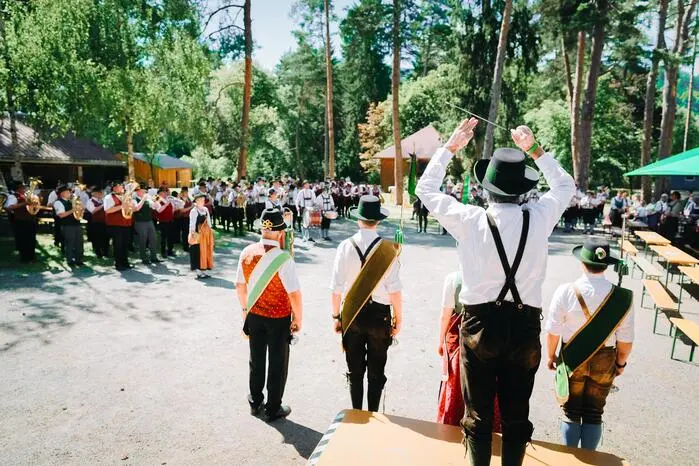 Am darauffolgenden Tag wurde das 155-Jahr-Jubiläum mit einem großen Fest gebührend gefeiert.
