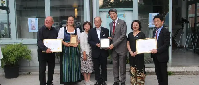Johannes Kropfitsch, Silvia Häusl-Benz, Yoshiko Watanabe, Hideyuki Watanabe, Botschafter Kiminori Iwama mit Ehefrau und Touji Nozawa (von links)