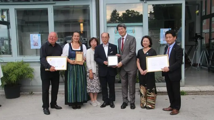Johannes Kropfitsch, Silvia Häusl-Benz, Yoshiko Watanabe, Hideyuki Watanabe, Botschafter Kiminori Iwama mit Ehefrau und Touji Nozawa (von links)