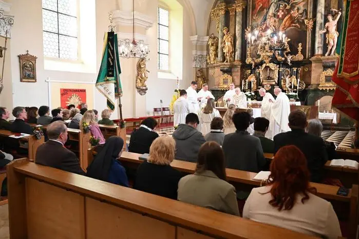 Ein Festgottesdienst in der Pfarrkirche Kalwang bildete den Auftakt der Feierlichkeiten, welche die Benediktiner Pater Koloman Viertler, Egon Homann, Vinzenz Schager, Wolfgang Fischer-Felgitsch und Petrus Dreyhaupt mit dem Geburtstagskind mitzelebrierten.
