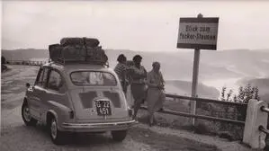 Mit einem Steyr-Fiat 600 über die Pack – Rast am Packer Stausee, um 1960 