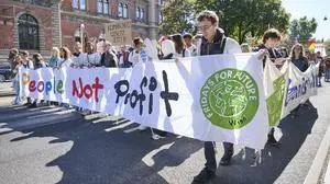 Notstand kann zivilen Ungehorsam rechtfertigen. Andauernde Behinderung im Morgenverkehr wird aber zur Erpressung