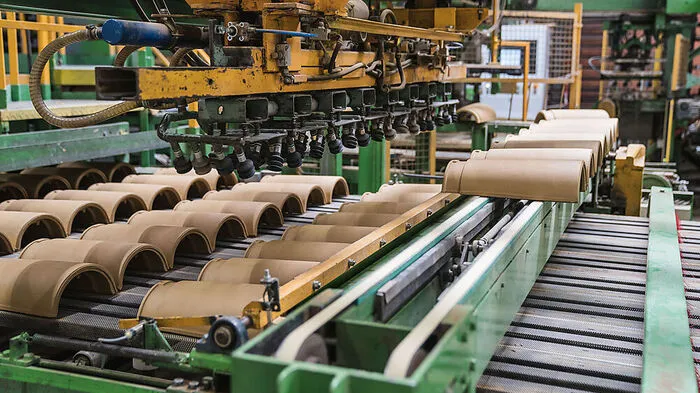 Tondach Gleinstätten gewährte der Kleinen Zeitung einen Blick hinter die Kulissen der Produktion. Klicken Sie sich durch die Bilder.