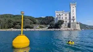   | Miramare vom Meer vor Grignano aus gesehen