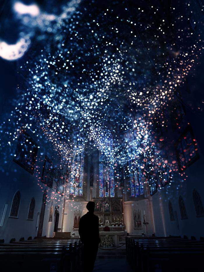 "Solardust" - eine leuchtende Sternenwolke wird in der Stadtpfarrkirche zu sehen sein