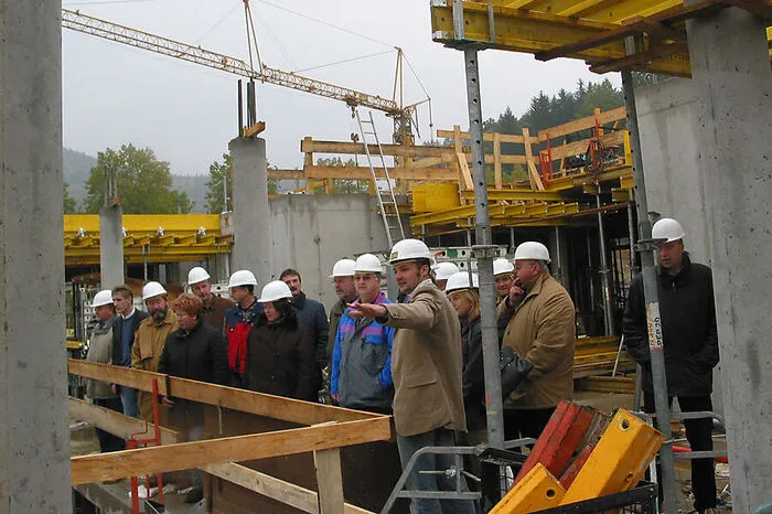 Im Oktober 2003 besuchte der Köflacher Gemeinderat die Thermenbaustelle.