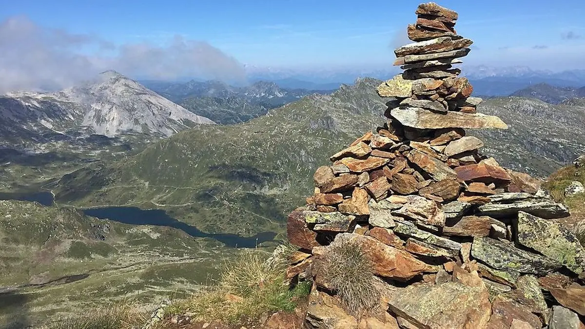 Gipfel der Rotmandlspitze, im Hintergrund die Giglachseen